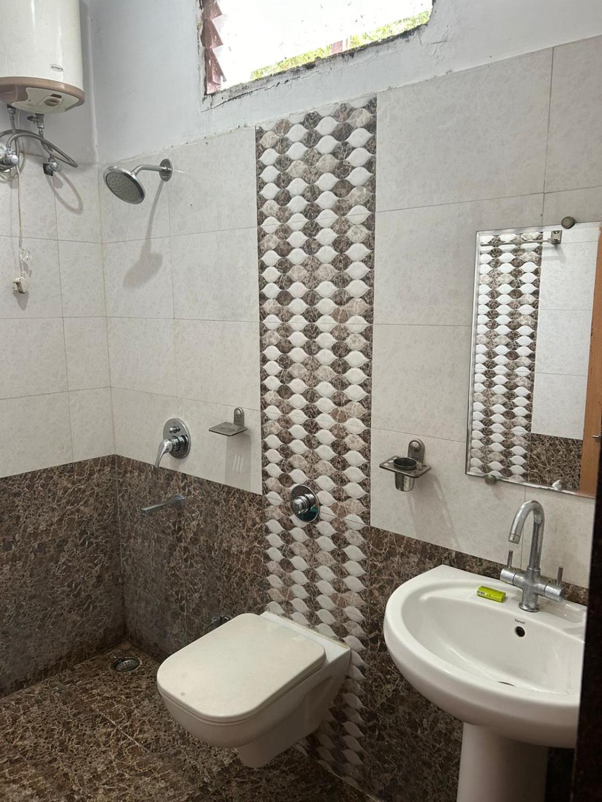 Hotel Tawa Plaza Itarsi Bagian luar foto