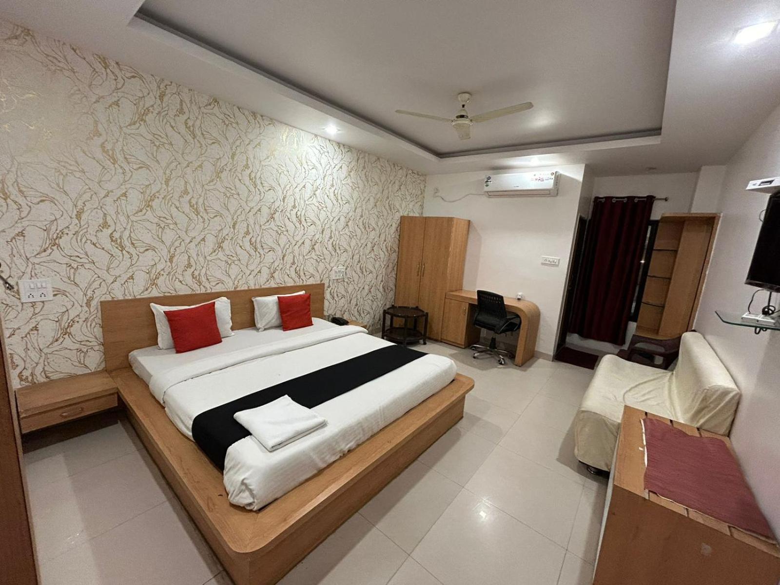 Hotel Tawa Plaza Itarsi Bagian luar foto